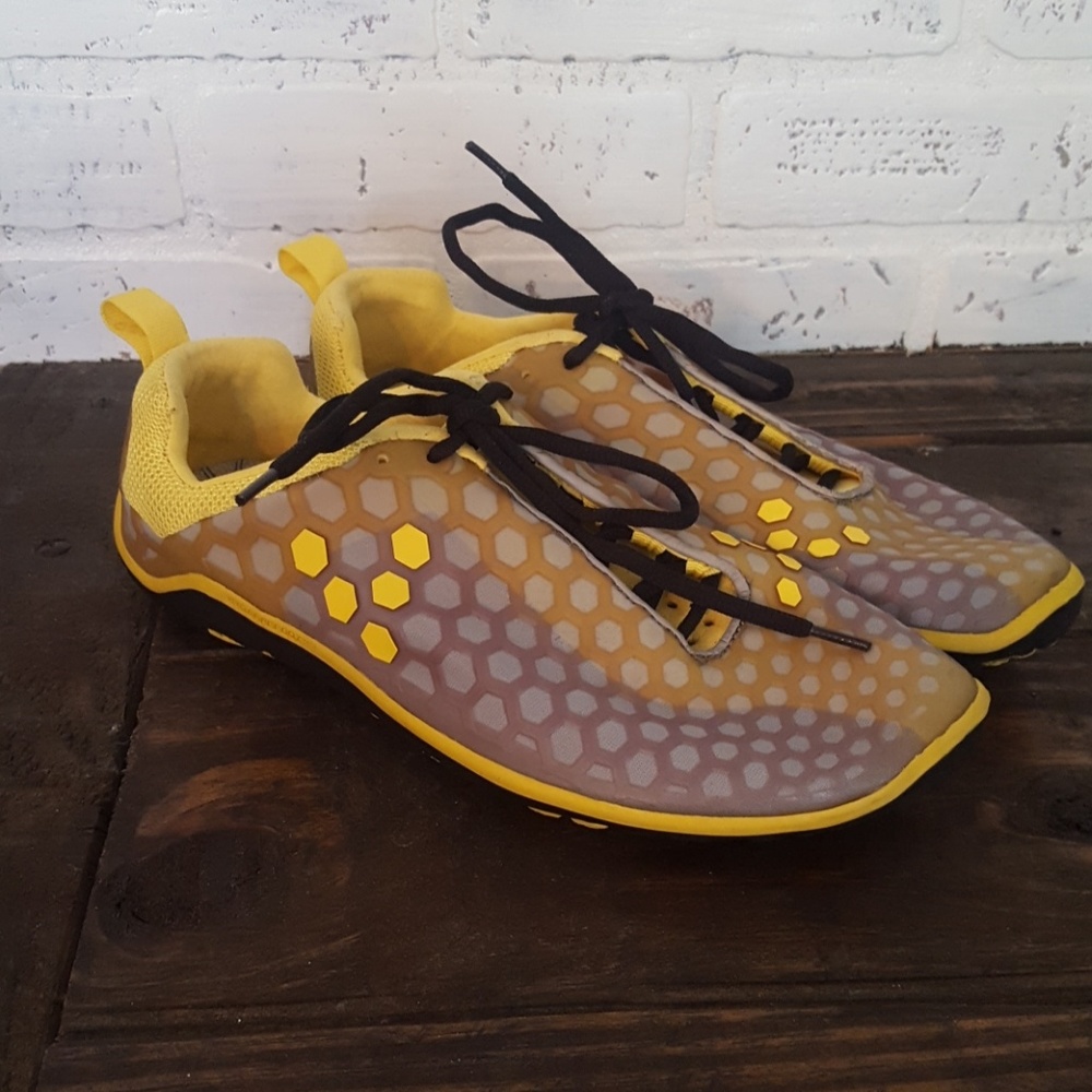Yellow Hex-Pattern Women's Athletic Shoes